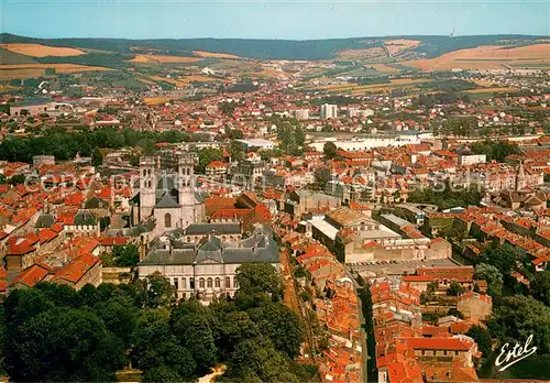 AK / Ansichtskarte Verdun_Ariege Vue generale aerienne Au centre et la cathedrale Notre Dame Verdun Ariege