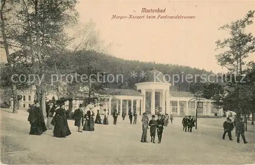 AK / Ansichtskarte Marienbad_Tschechien_Boehmen Morgen Konzert beim Ferdinandsbrunnen Marienbad_Tschechien