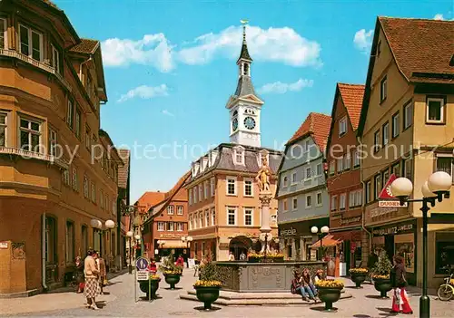 AK / Ansichtskarte Aalen Fussgaengerzone am Marktplatz mit Marktbrunnen und dem alten Rathaus Aalen