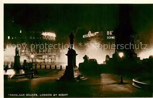 AK / Ansichtskarte London__UK Trafalgar Square by Night 