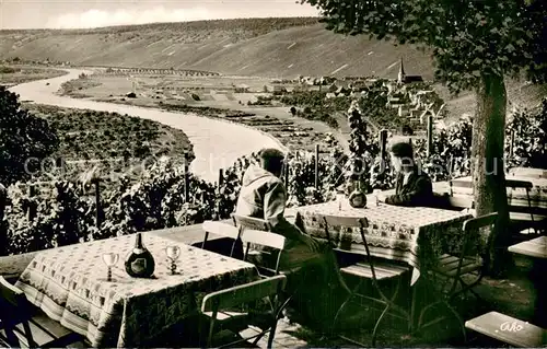 AK / Ansichtskarte Volkach Ausflugsort Vogelsburg Restaurant Terrasse Blick ins Maintal Volkach