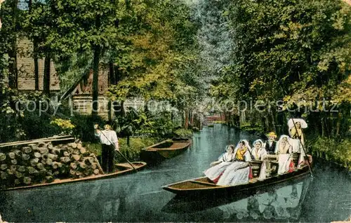 AK / Ansichtskarte Luebbenau_Spreewald Kahnfahrt Wasserstrasse Trachten Luebbenau Spreewald