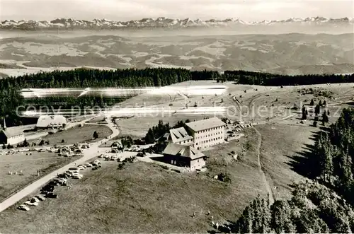 AK / Ansichtskarte Kandel_Breisgau Fliegeraufnahme mit Hoehenhotel und Schweizer Alpenkette Kandel Breisgau