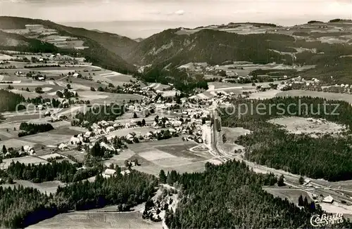 AK / Ansichtskarte Hinterzarten Fliegeraufnahme Hinterzarten