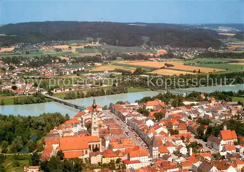 AK / Ansichtskarte Braunau__Inn_AT Pfarrkirche 15. Jhdt. Grenz  und Bezirkshauptstadt 