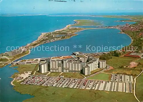 AK / Ansichtskarte Heiligenhafen_Ostseebad Ferienpark mit Binnensee und Steinwarder Graswarder Fliegeraufnahme Heiligenhafen_Ostseebad