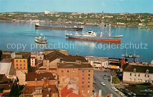 AK / Ansichtskarte Quebec_Canada Le majestueux Saint Lorent vu par dessus les toits 