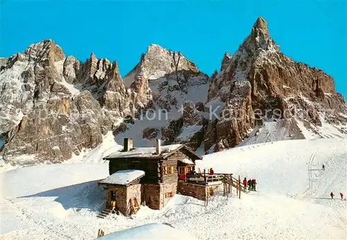 AK / Ansichtskarte Passo_Rolle_Trentino_Dolomiti_IT Bait a Seganini Veduta invernale col Comon della Pala 