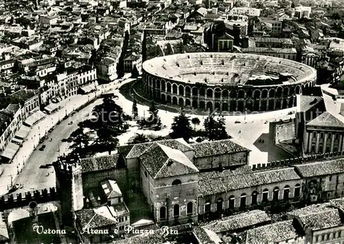 AK / Ansichtskarte Verona__Veneto_IT Arena e Piazza Bra Fliegeraufnahme 