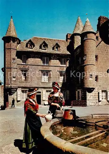 AK / Ansichtskarte Salers Auvergnates a la Fontaine   La Maison du Notaire Salers