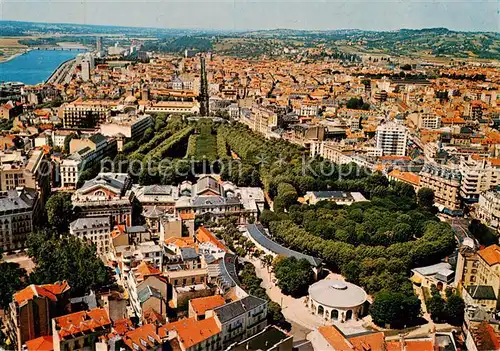 AK / Ansichtskarte Vichy_03_Allier Les parcs et la Source Hopital vue aerienne 