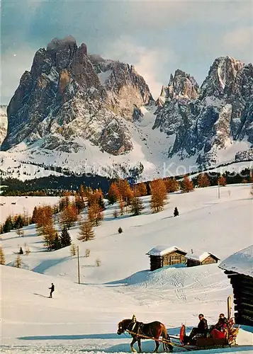 AK / Ansichtskarte Seiseralm_Alpe_di_Siusi_Trentino_IT mit Langkofelgruppe Pferdeschlittenfahrt 