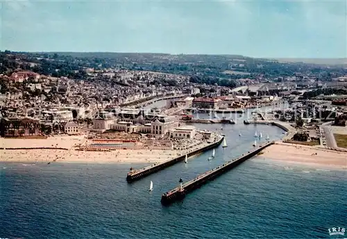 AK / Ansichtskarte Trouville Deauville La ville et le port vue aerienne Trouville Deauville