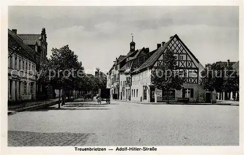 AK / Ansichtskarte Treuenbrietzen A. H. Strasse m. Fachwerkhaus Treuenbrietzen