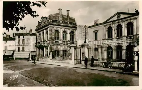 AK / Ansichtskarte Blaye_33_Gironde La Mairie et la Caisse d Epargne 