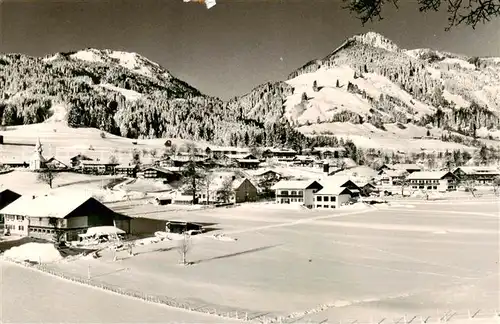 AK / Ansichtskarte Obermaiselstein Gesamtansicht m. Bolsterlangerhorn Winter Obermaiselstein