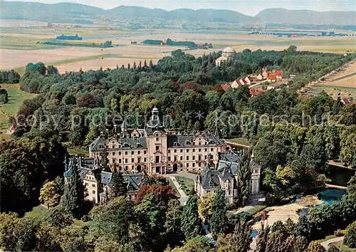 AK / Ansichtskarte 73796435 Bueckeburg Schloss Bueckeburg mit Mausoleum und Wesergebirge Fliegeraufnahme Bueckeburg