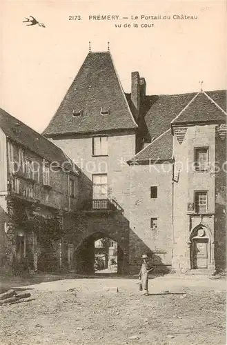 AK / Ansichtskarte Premery Le Portail du Chateau vu de la cour Premery