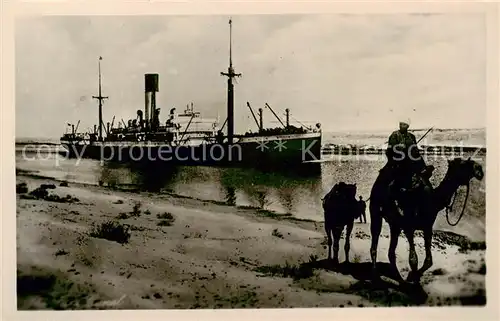 AK / Ansichtskarte 73804012 Cairo_Egypt Kamelreiter am Strand Dampfer Cairo Egypt