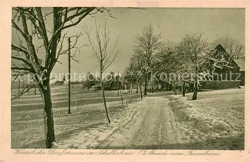 AK / Ansichtskarte 73806886 Schellerhau Winterpartie der Dorfstrasse mit Ferienheim Schmiedeberg Freital Schellerhau