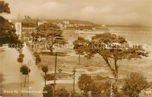 AK / Ansichtskarte 73809219 Binz_Ruegen Strand Promenade Binz_Ruegen