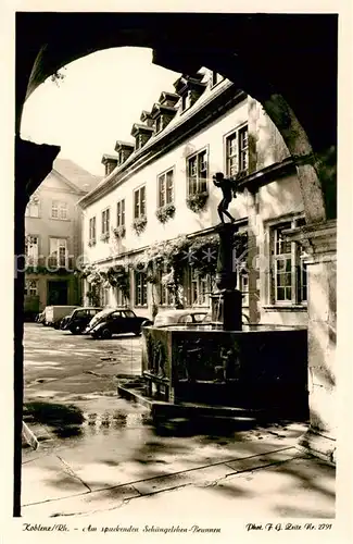 AK / Ansichtskarte 73809706 Koblenz__Rhein Am spuckenden Schaengelchen Brunnen 