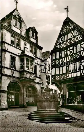 AK / Ansichtskarte 73810318 Bernkastel-Kues_Berncastel Rathaus mit St Michael Brunnen 