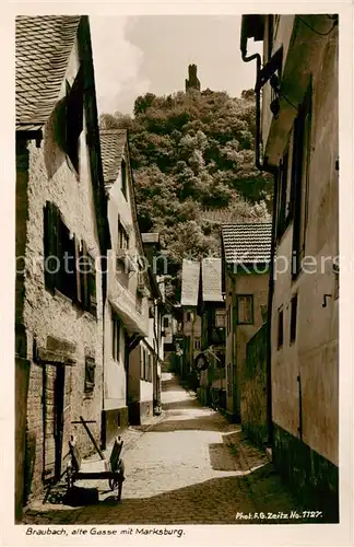 AK / Ansichtskarte 73810725 Braubach_Rhein Alte Gasse mit Marksburg Braubach Rhein