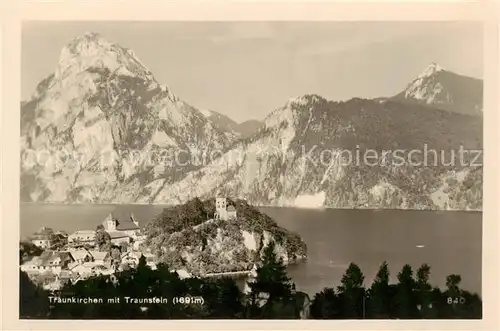 AK / Ansichtskarte 73810958 Traunkirchen_AT Panorama Blick ueber den Traunsee gegen Traunstein 