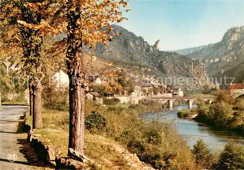 AK / Ansichtskarte Les_Vignes_48_Lozere Vue generale au fond se detachant dans le Ciel la Roche Aiguille 