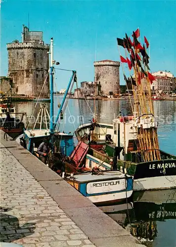 AK / Ansichtskarte La_Rochelle_17 Le Port et les Tours 