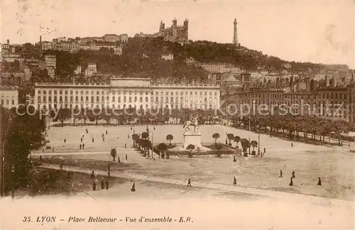 AK / Ansichtskarte Lyon_France Place Bellecour Vue d ensemble Lyon France