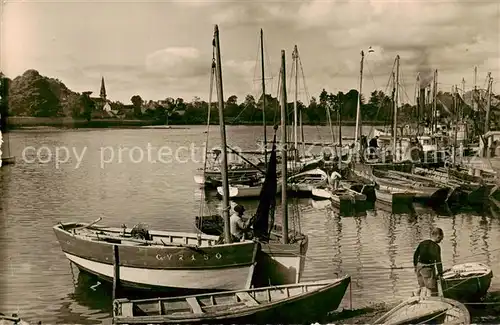 AK / Ansichtskarte Loctudy_29_Finistere La Cale Bateaux de peche 