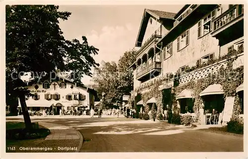 AK / Ansichtskarte 73816718 Oberammergau Dorfplatz Oberammergau