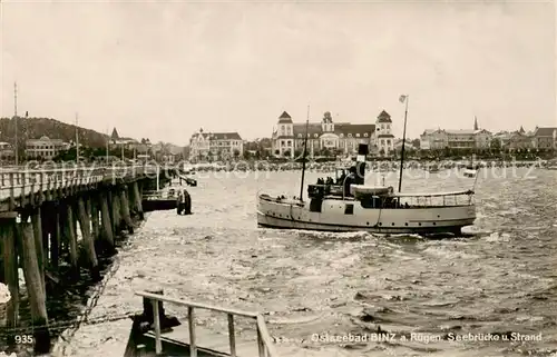 AK / Ansichtskarte 73817798 Binz_Ruegen Seebruecke und Strand Binz_Ruegen