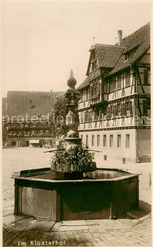 AK / Ansichtskarte 73818725 Maulbronn Cisterzienser Kloster Maulbronn Im Klosterhof Brunnen Maulbronn