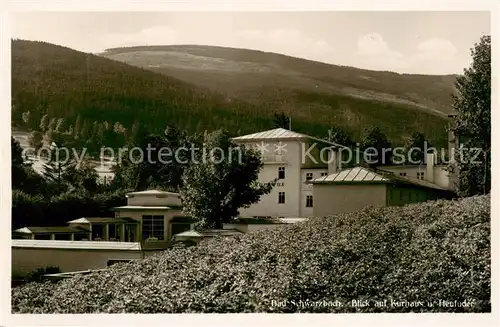 AK / Ansichtskarte 73818815 Bad_Schwarzbach_Flinsberg_Swieradow_Zdroj_Bad_PL Blick auf Kurhaus und Heufuder Isergebirge 