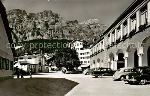 AK / Ansichtskarte Leukerbad_Loueche les Bains_VS Dorfplatz Plattenhoerner und Rinderhorn 