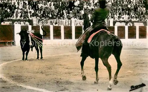 AK / Ansichtskarte 73825245 Stierkampf_Corrida_de_Toros_Bullfight Citant de pres  