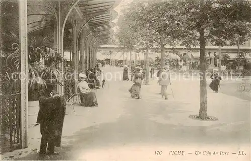 AK / Ansichtskarte Vichy_03_Allier Un Coin du Parc 