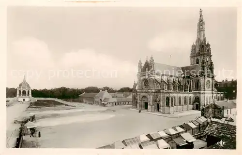 AK / Ansichtskarte Ste Anne d_Auray La Basilique Le Monument aux Morts de la Bretagne 