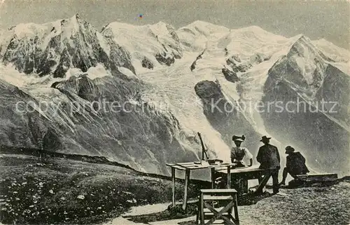 AK / Ansichtskarte Chamonix_74_Haute Savoie La Terrasse de lHotel Plan Praz et le Mont Blanc 