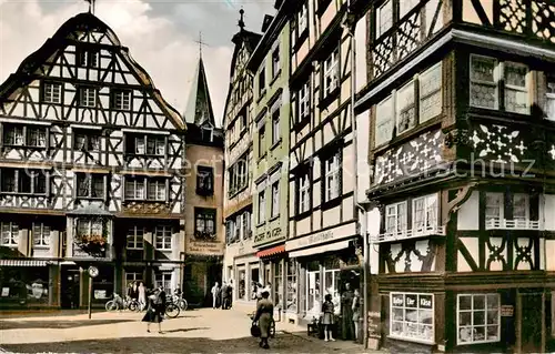 AK / Ansichtskarte Bernkastel Kues_Berncastel Marktplatz Fachwerkhaeuser 