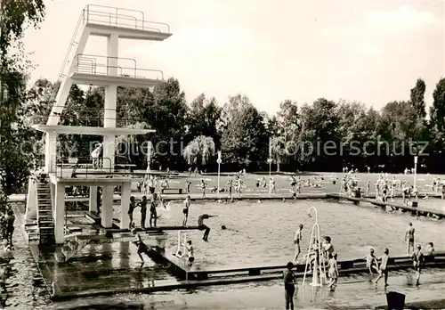 AK / Ansichtskarte 73830908 Ruesselsheim_Main Schwimmbad Sprungturm Ruesselsheim Main