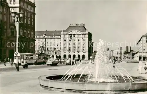 AK / Ansichtskarte Dresden_Elbe Ernst Thaelmann Strasse Brunnen Strassenbahn 