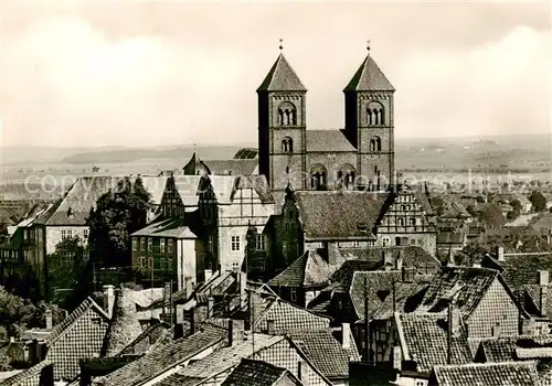 AK / Ansichtskarte Quedlinburg Blick vom Muenzenberg auf Schlossmuseum und stiftskirche Quedlinburg