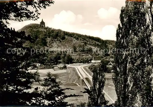 AK / Ansichtskarte 73846063 Porta_Westfalica Blick vom Jakobsberg auf Wittekindberg und Kaiser Wilhelm Denkmal Porta_Westfalica