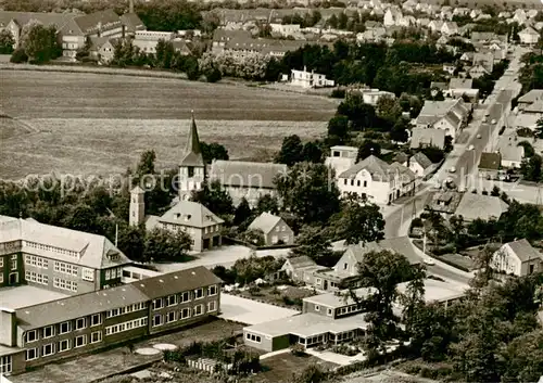 AK / Ansichtskarte 73850691 Sande_Friesland Ortsmitte mit Schule St Magnus Kirche Rathaus und ev Gemeindezentrum Fliegeraufnahme Sande_Friesland