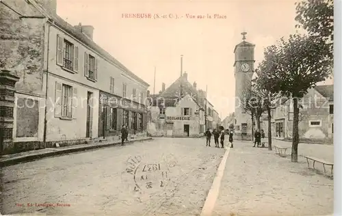 AK / Ansichtskarte  Freneuse_78_Yvelines Vue sur la place 