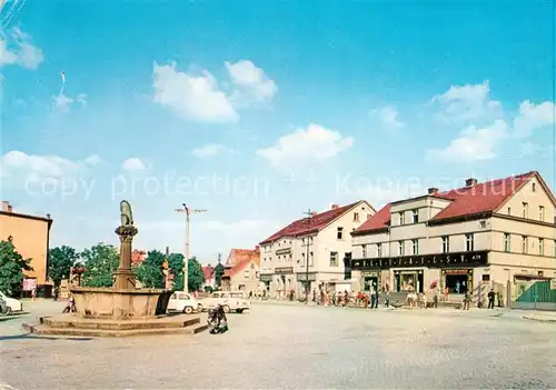 AK / Ansichtskarte 73866405 Bielawa_PL Rynek Marktplatz Brunnen 